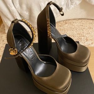NIB Versace Khaki ( Olive Green)-MEDUSA AEVITAS PLATFORM PUMPS- Spectacular